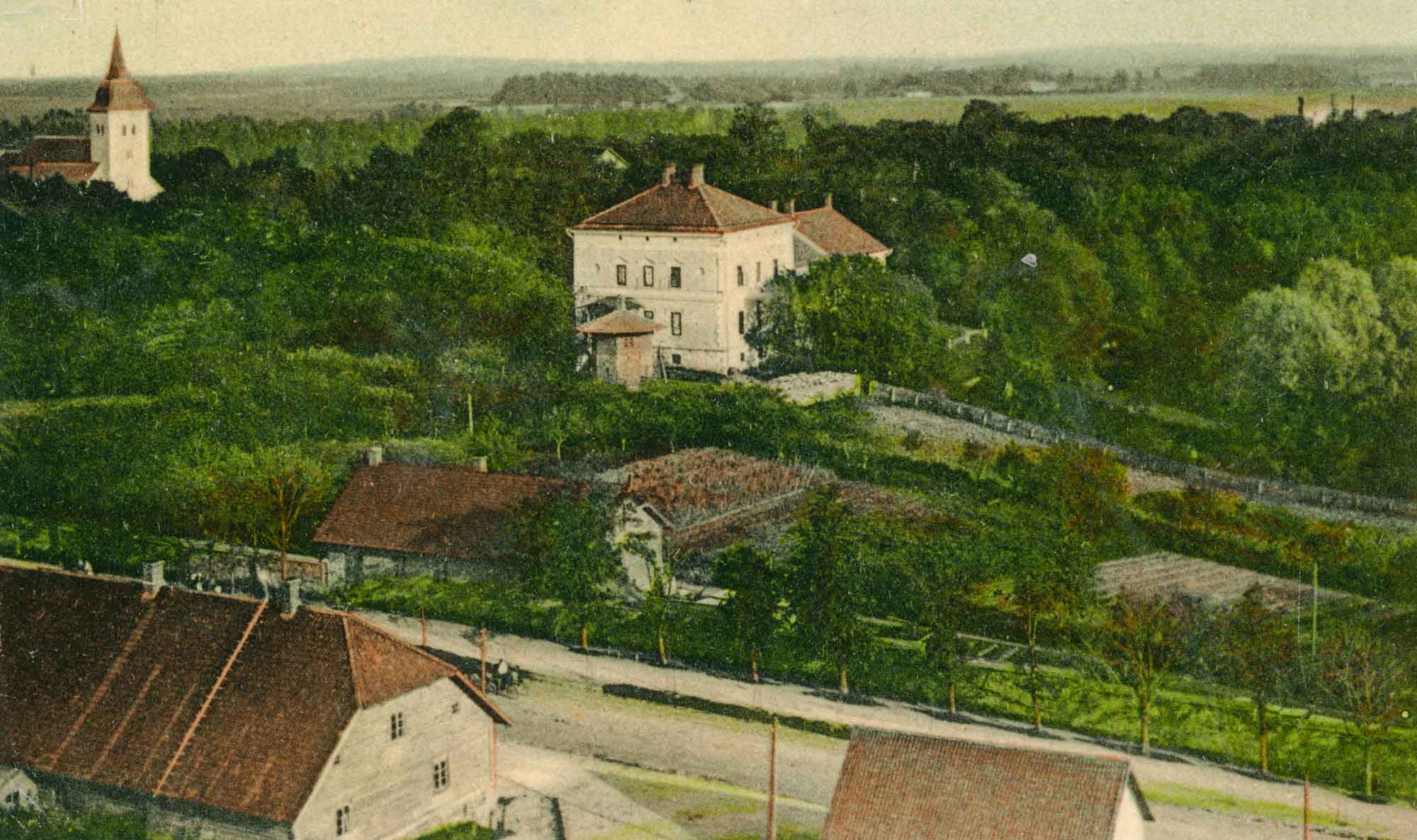 Vaade Viljandile: Vaksali tänav, mõisa peahoone ja aed ning Jaani kirik